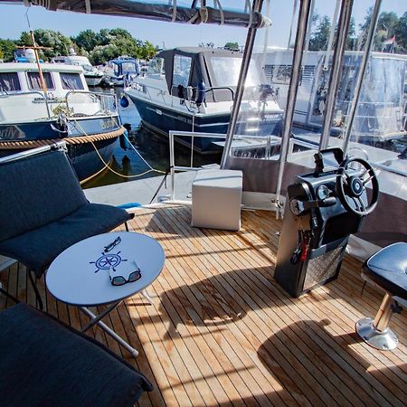 Hausboot Hotel เฮนนิกส์ดอร์ฟ ภายนอก รูปภาพ